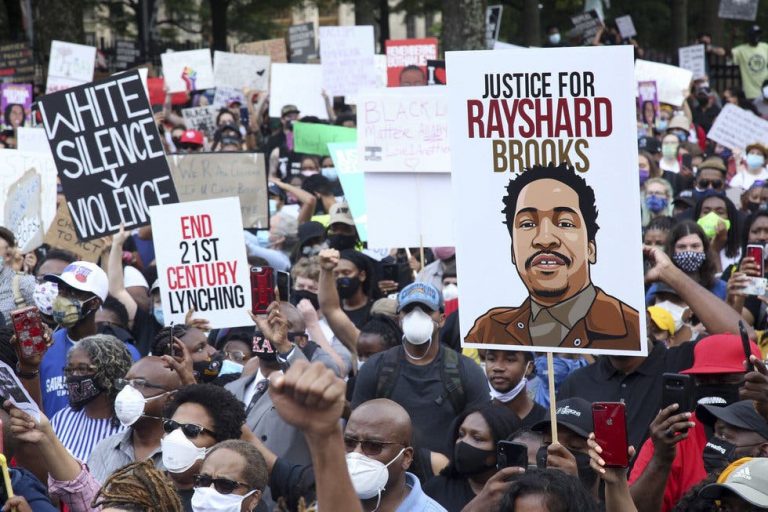 Hallan muerta a activista de marchas contra racismo