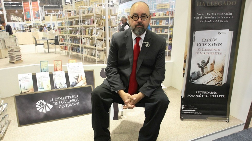 Murió a los 55 años el escritor español Carlos Ruiz Zafón