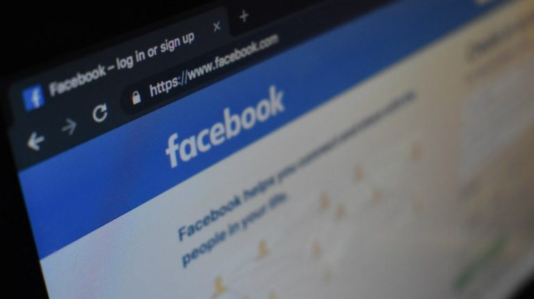 Facebook etiquetará contenido que considere peligroso