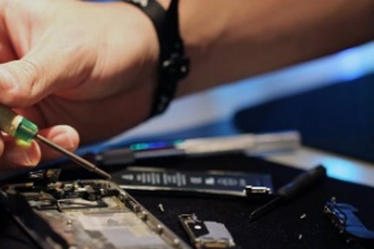 ¿Por reparar tu teléfono, computadora o consola podrías ir a la cárcel?