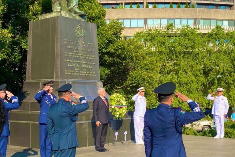 AMLO deposita ofrendas en monumentos de Estados Unidos