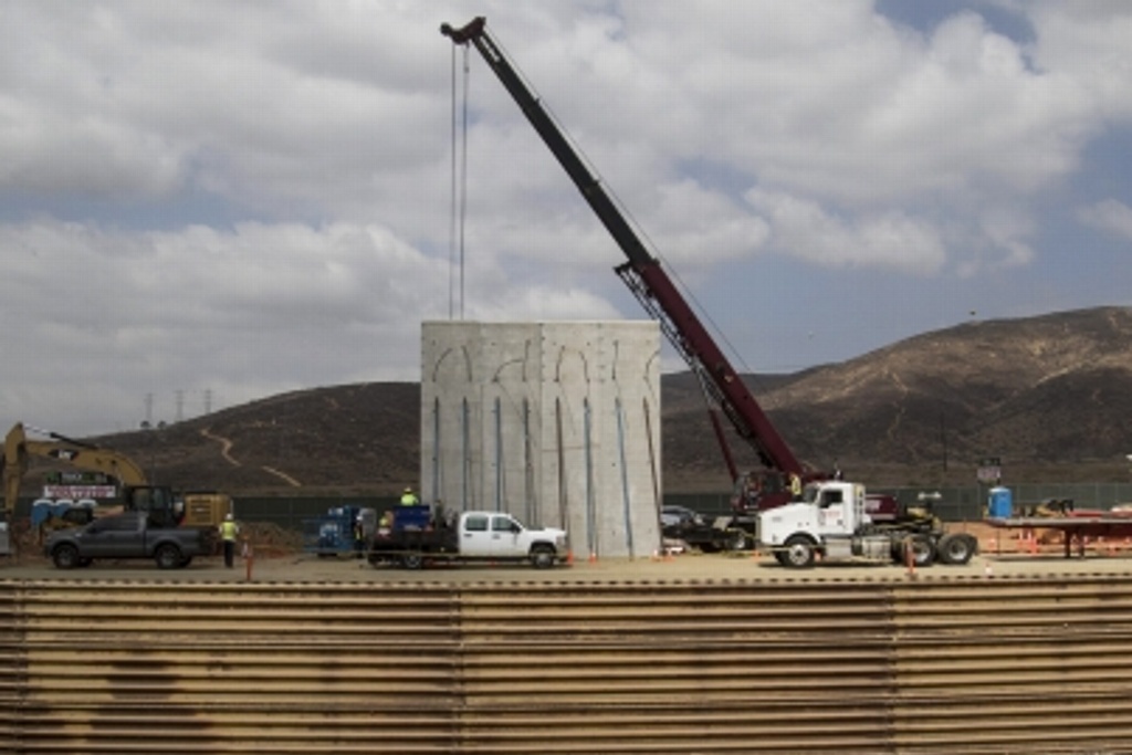 Confirma AMLO que tema del muro fronterizo no se trató con Trump