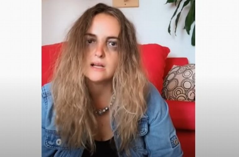 Pierde empleo directora de primaria por imitar a Paulina Rubio en TikTok