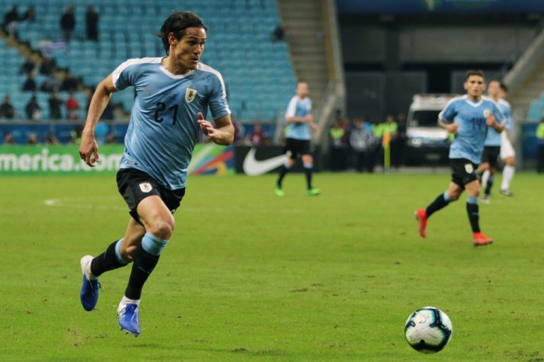 ¡Leeds United del 'Loco' Bielsa interesado en Cavani!