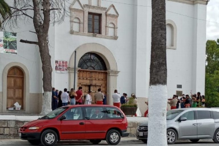 Clausuran iglesia en plena boda con más de 100 invitados