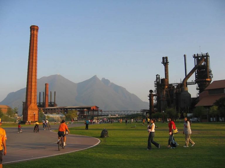 Vuelve a cerrar Parque Fundidora por emergencia de COVID-19