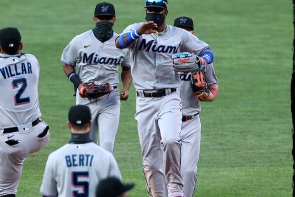 Los Marlin de Miami barren en doble cartelera a los Orioles