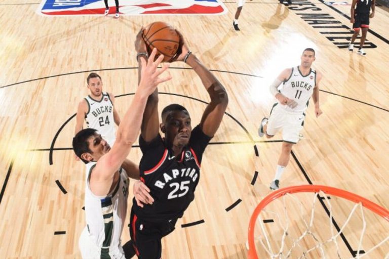 Raptors de Toronto vence a los Bucks y mantiene paso