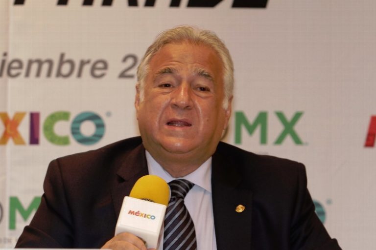 Demanda proveedor de VisitMéxico a secretario de Turismo