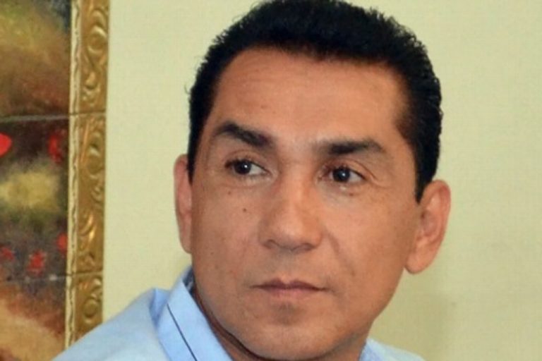 Dan amparo al ex alcalde de Iguala, José Luis Abarca