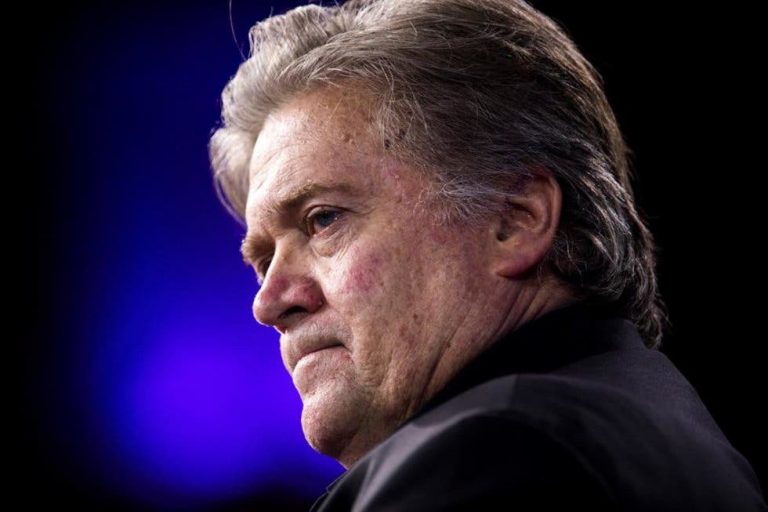 Detienen Steve Bannon por defraudar a "We Build the Wall”