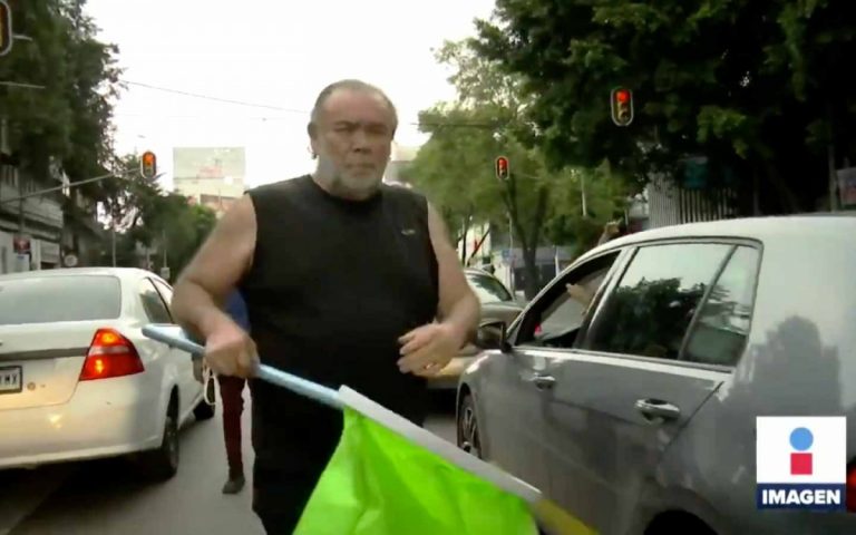 Jesús Ochoa sale a las calles a pedir dinero '¡para la banda!'