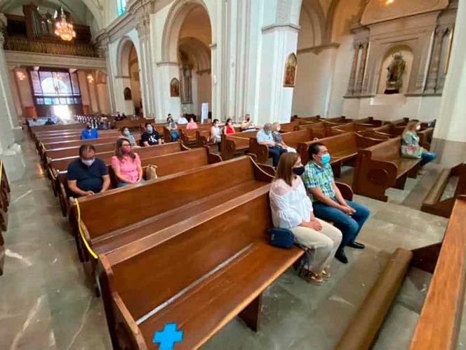 Regresan misas presenciales a Catedral de Monterrey