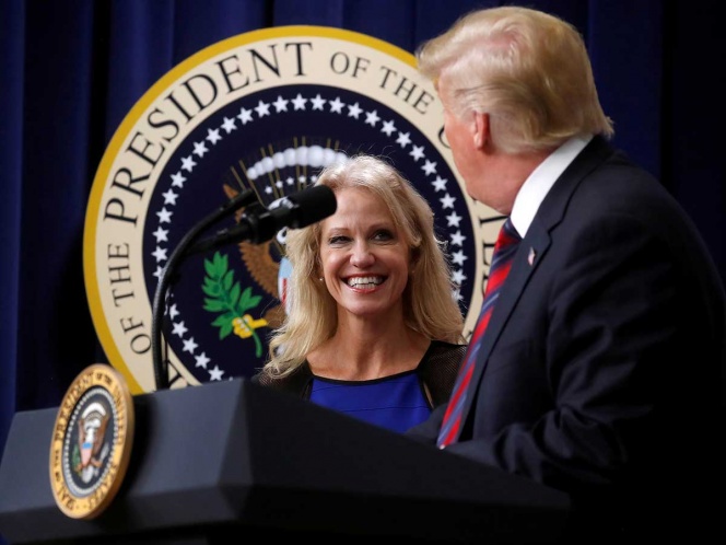 Asesora Kellyanne Conway abandona a Donald Trump