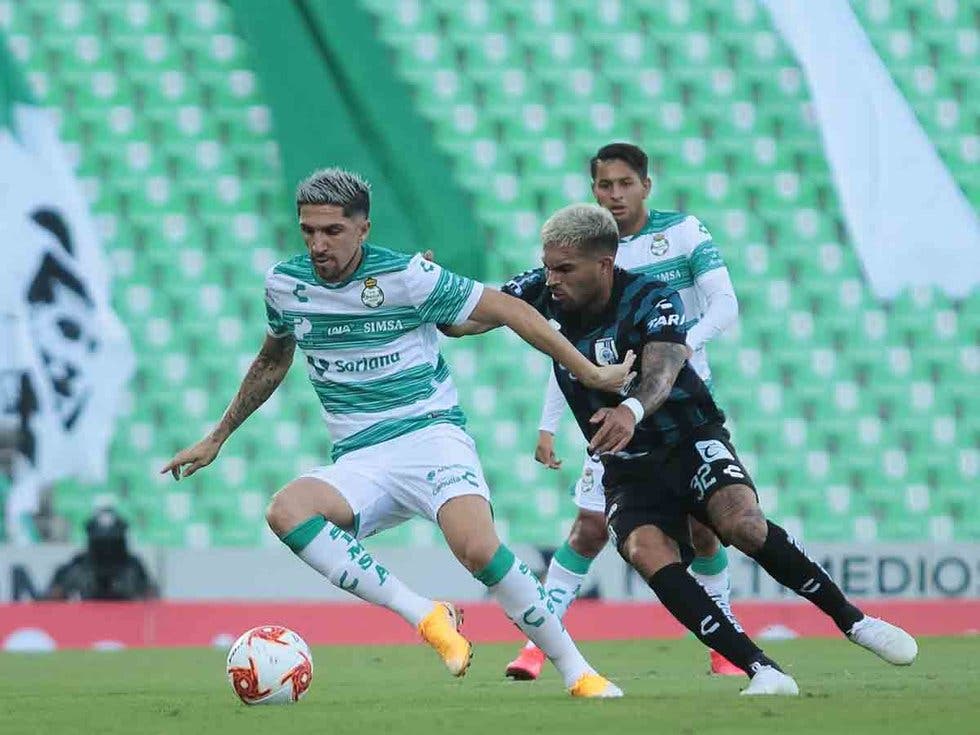 Santos vence 2-1 a los aguerridos Gallos