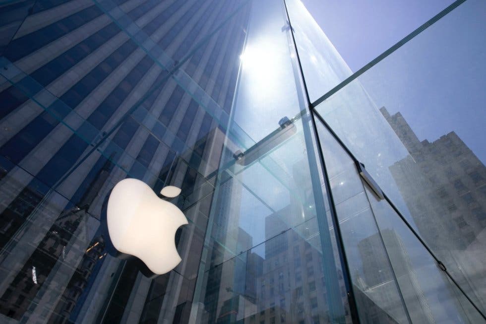 Apple, primera empresa en alcanzar los 2 billones de dólares de valor en bolsa