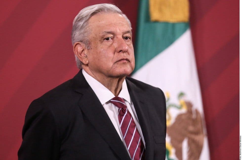 Mariano Azuela recibió consigna para desaforarme: AMLO