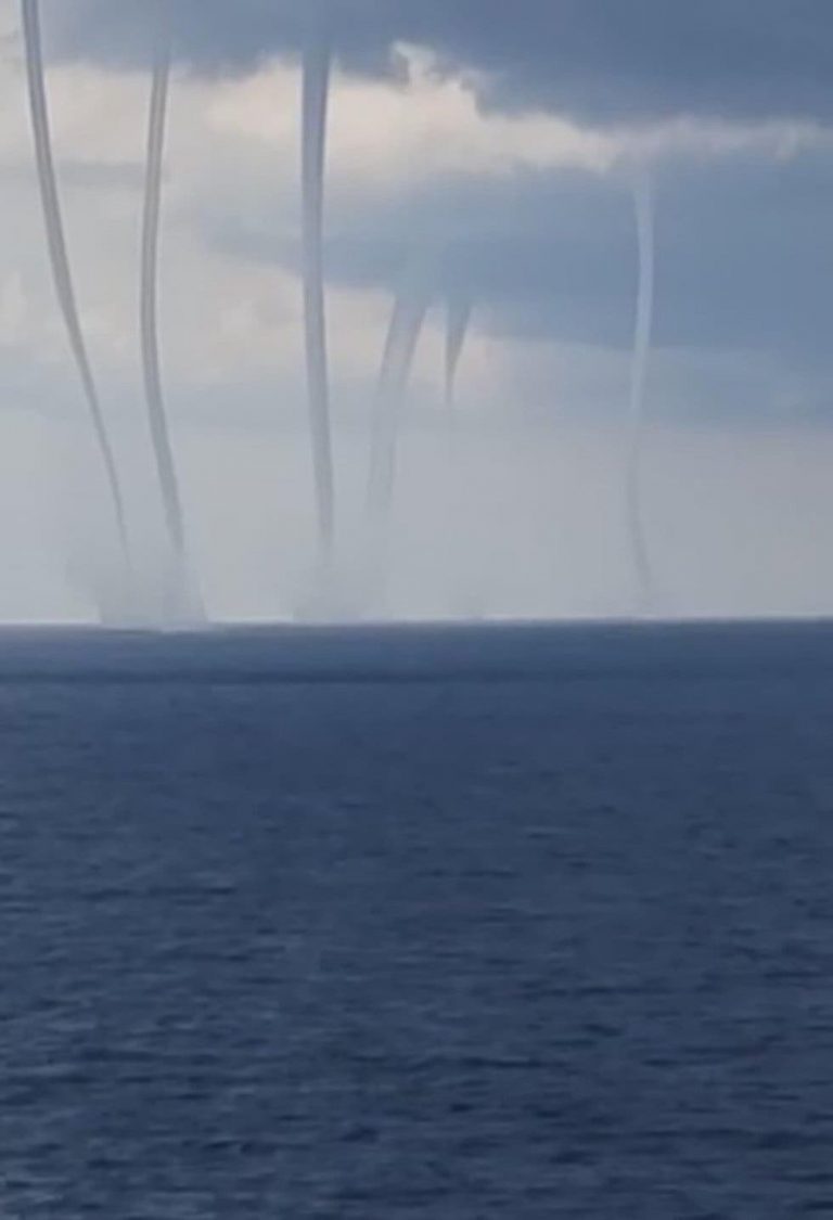 6 trombas marinas aparecen juntas en el Golfo de México