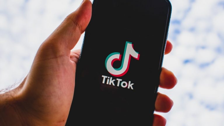 Trump pone ultimátum a TikTok para irse de EE.UU. o acordar su venta