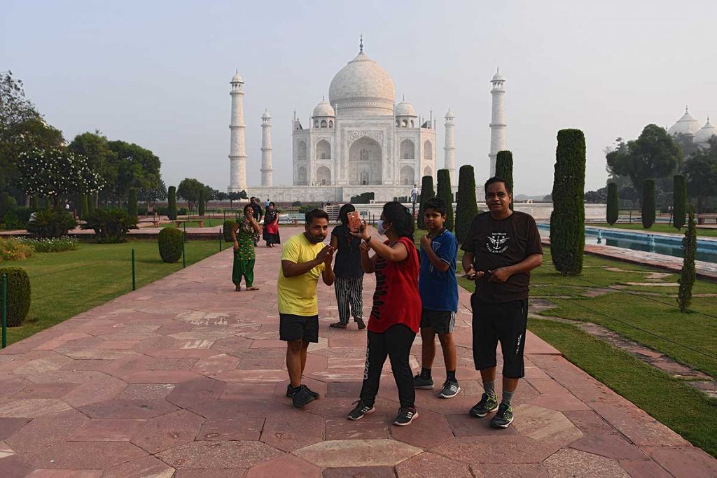 India reabre el Taj Mahal pese a aumento de covid-19