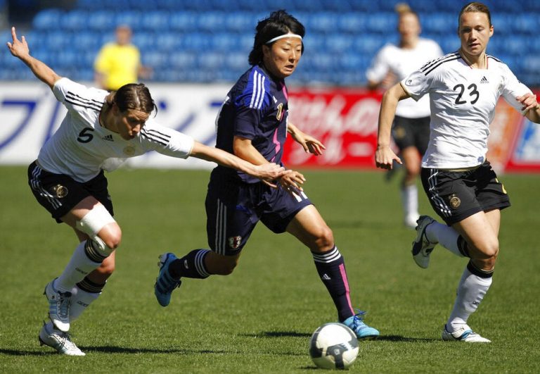 Ella es Yuki Nagasato; la primera mujer futbolista en jugar en un equipo masculino en Japón