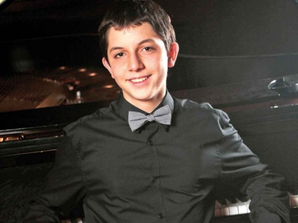 El pianista Alejandro Corona Aguilar mantiene paso triunfal