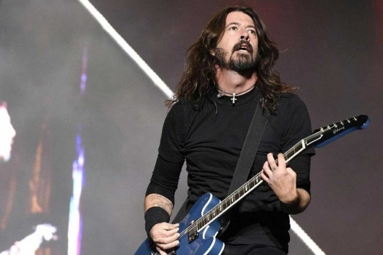 Dave Grohl compone canción para Nandi Bushell, la niña baterista