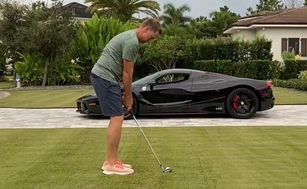 Golfista arriesga su Ferrari para hacer un reto viral