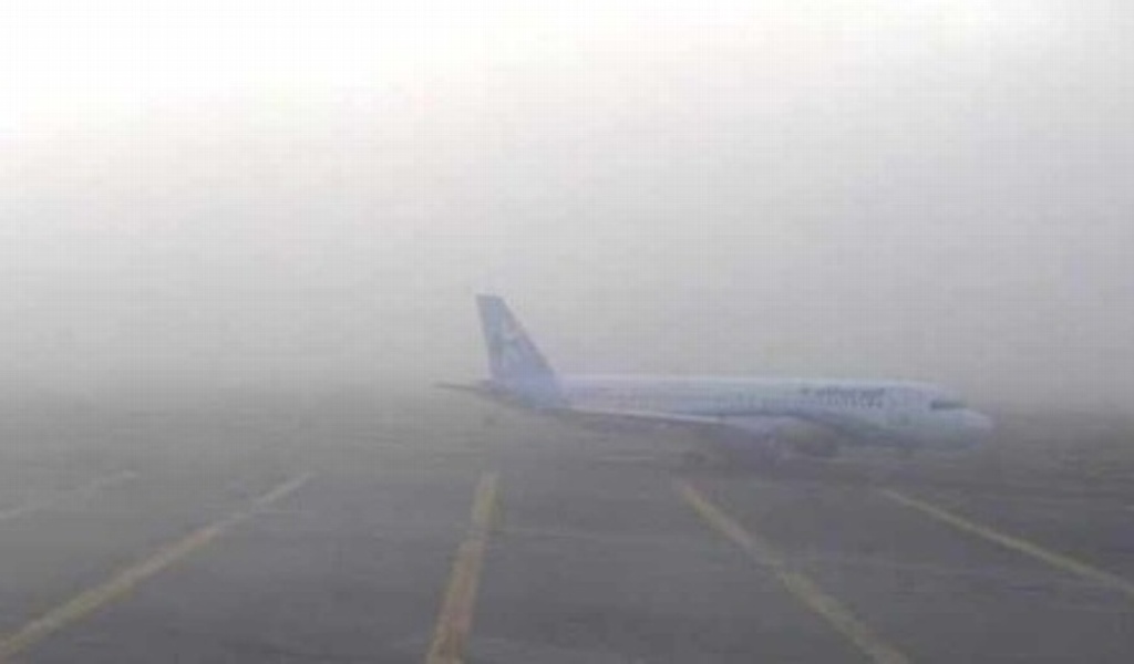 Suspende actividad aeropuerto de CDMX por banco de niebla