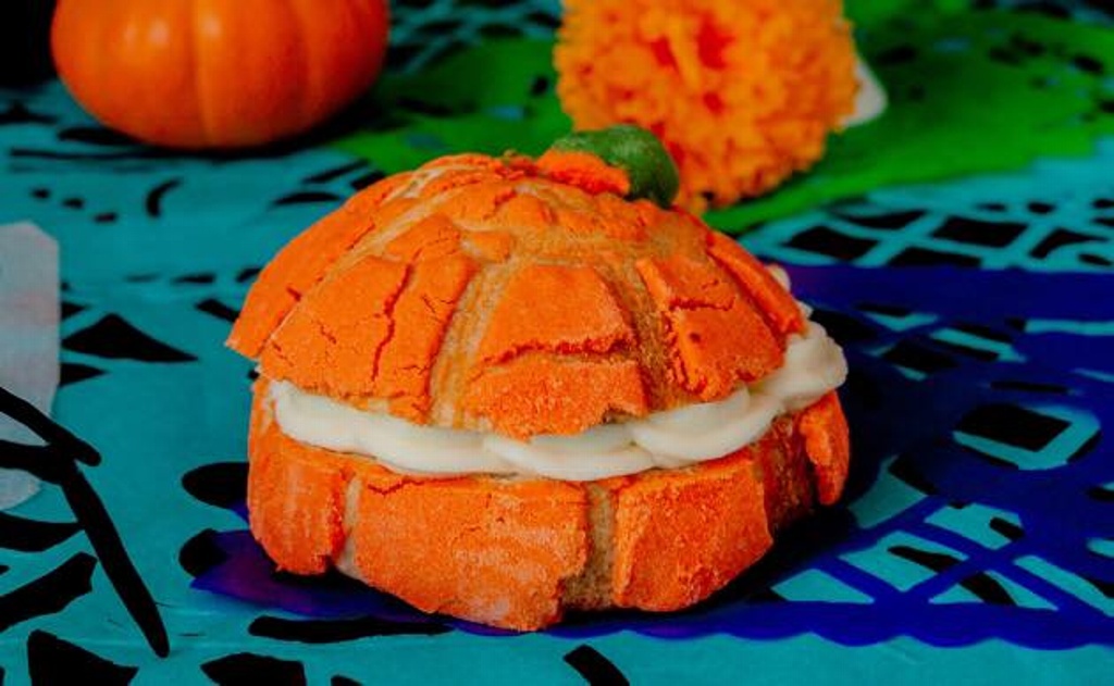 Para las festividades de Halloween llega la "concha calabaza" rellena