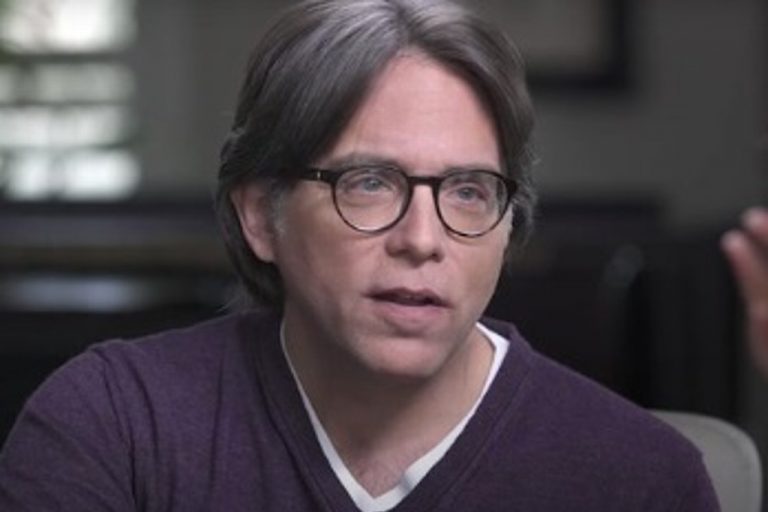 Sentencian a cadena perpetua a Keith Raniere, líder de secta NXIVM