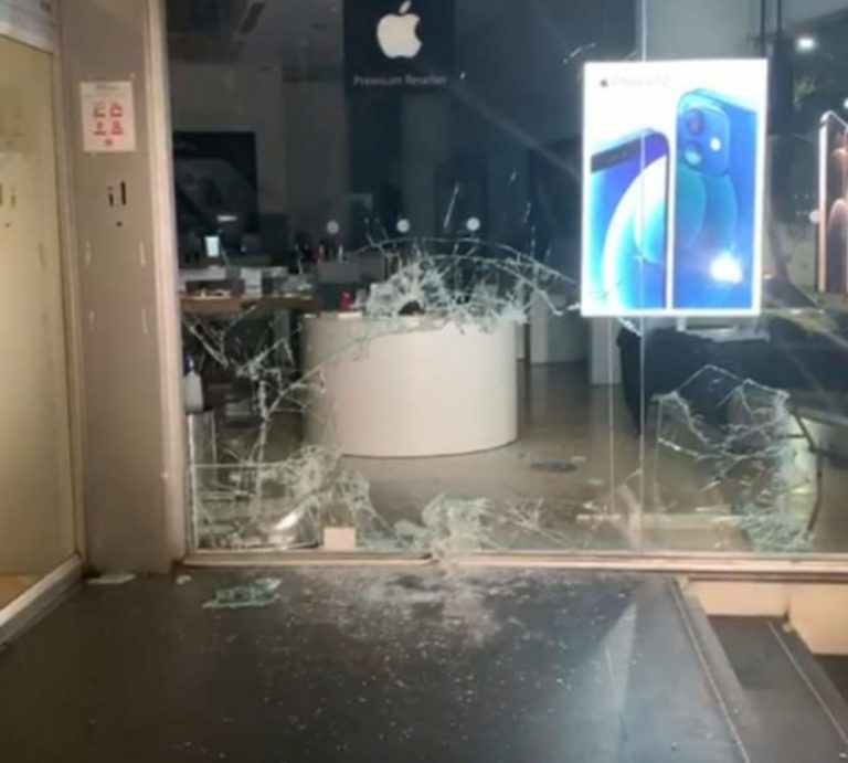 Con mazos roban celulares de iShop en Parque Lindavista