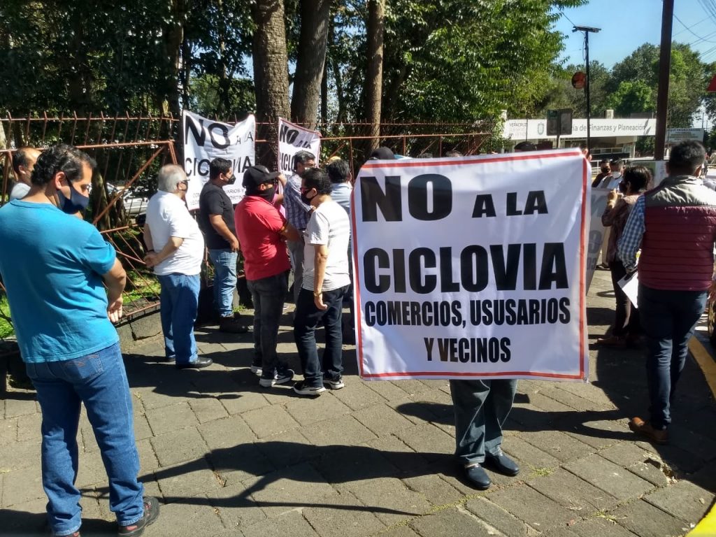 Condicionan vecinos ciclovía en Ruiz Cortines