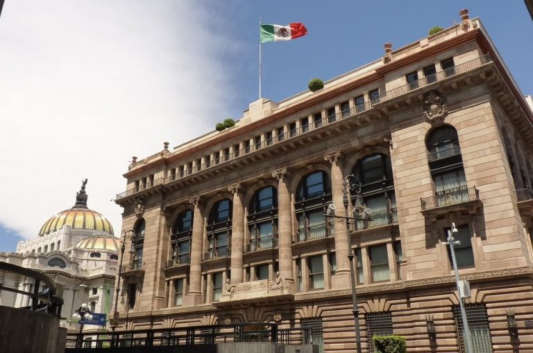 Recuperación económica tardará hasta 10 años: Banco de México