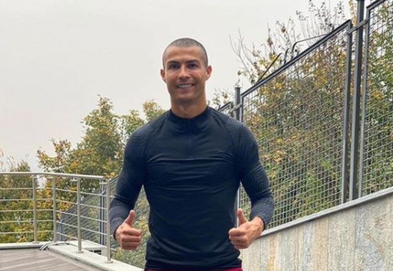 Cristiano Ronaldo está 'cerrando ciclos' y se rapa durante cuarentena