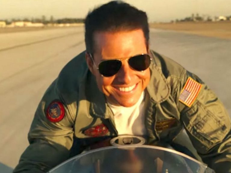 Tom Cruise recibe certificado de aviación por su personaje en 'Top Gun'