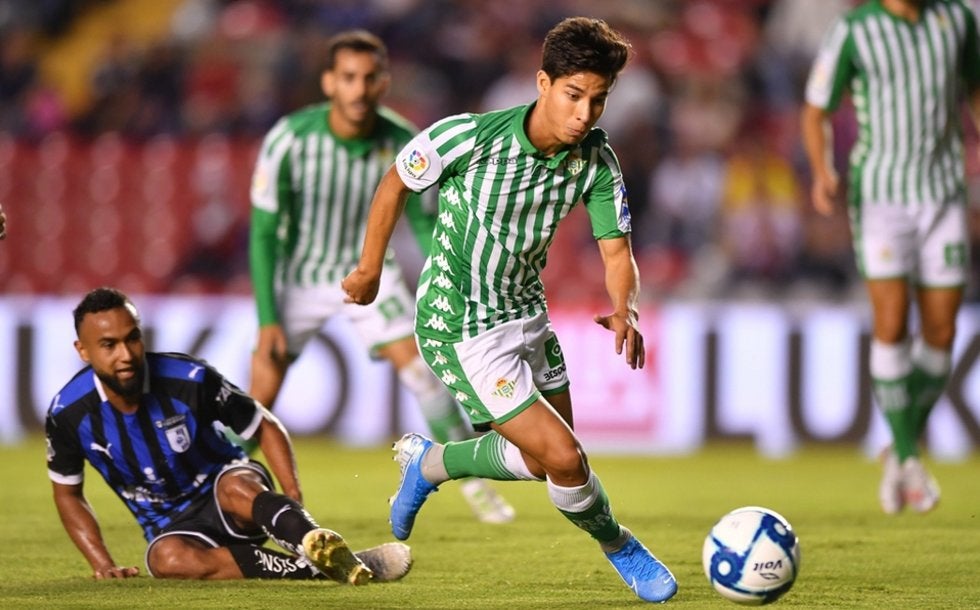 Diego Lainez lo tiene claro; no quiere salir del Betis