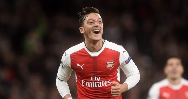 Tras su despido, Mesut Özil se ofreció a pagar el sueldo de Gunnersaurus