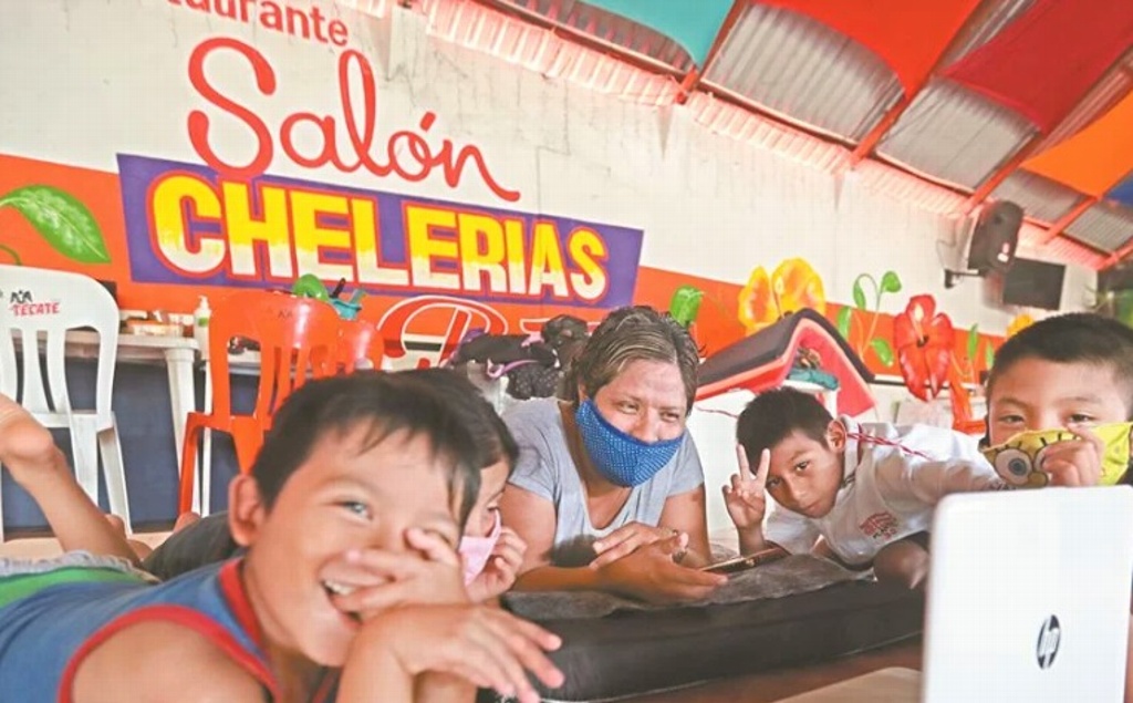 Viven en un bar adaptado como refugio, piden ayuda