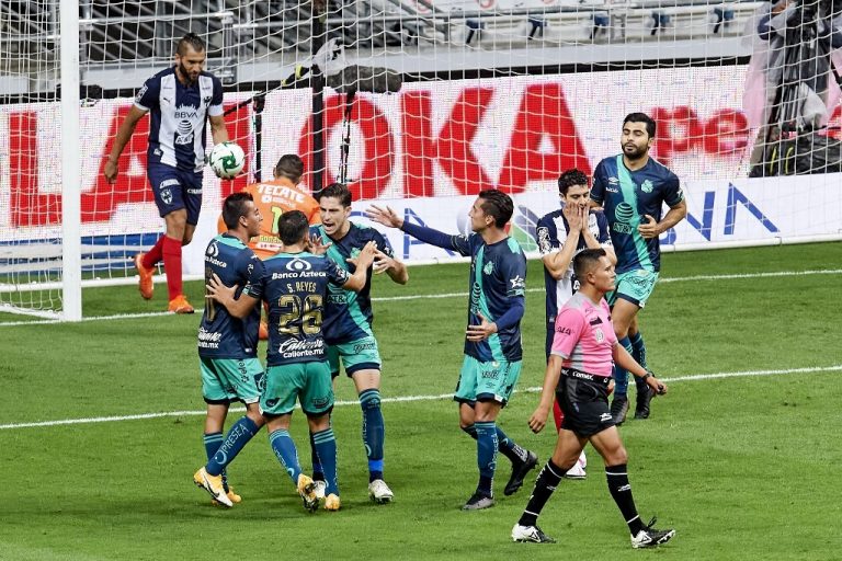 ¡Puebla elimina a Rayados en penales y está en cuartos de final!