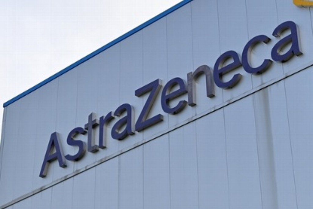 AstraZeneca reconoce error de fabricación en vacuna contra COVID-19