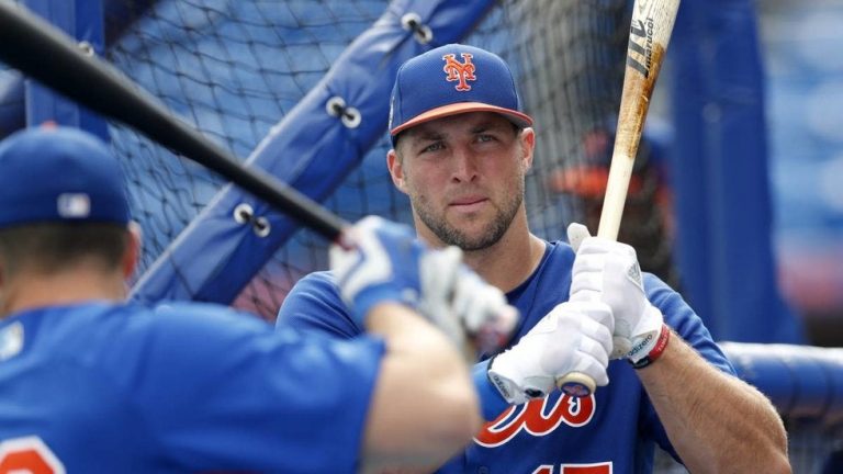 Tim Tebow lucha para hacer su sueño de jugar en Grandes Ligas