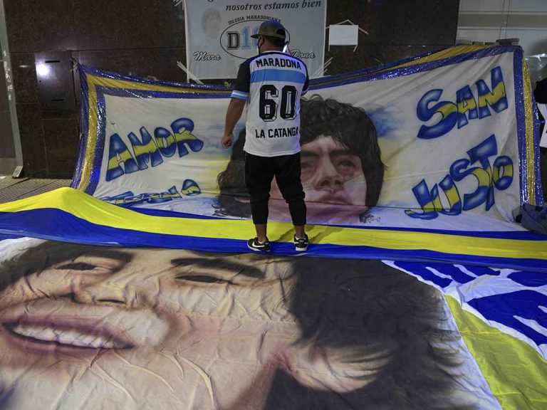 ‘¡Diego vive!’… alegría entre hinchas por Maradona