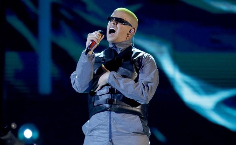 Bad Bunny se une a la lista de los artistas que han dado positivo a coronavirus