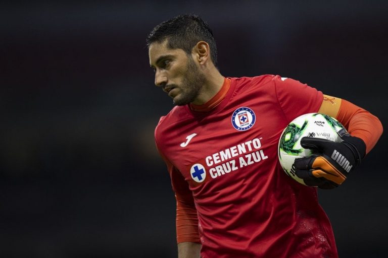 Jesús Corona está borrado del Cruz Azul