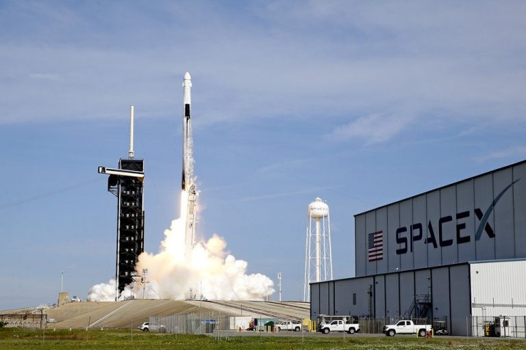 Despega nueva cápsula de spacex rumbo a la EEI