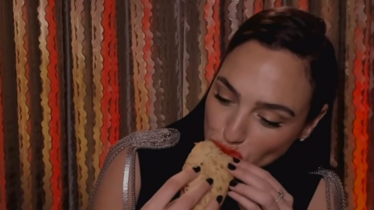 Gal Gadot come de ‘Taco Bell’ por primera vez en su vida