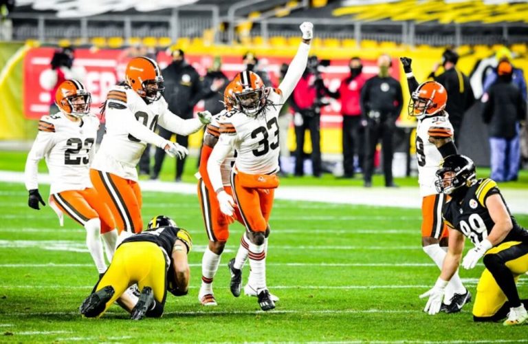 NFL: Browns exhibe a Steelers y avanza en la postemporada