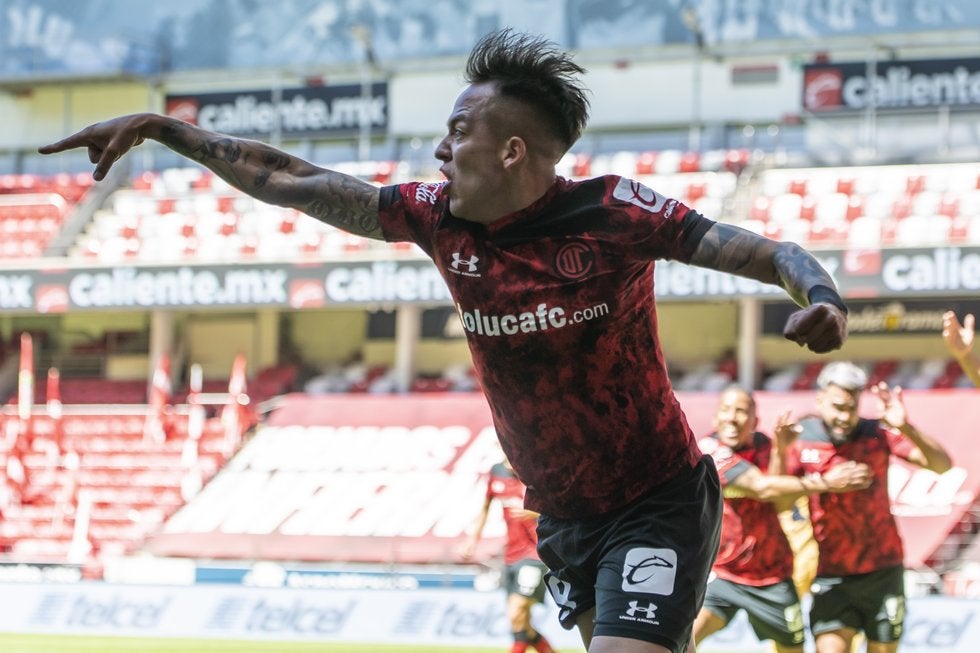 Toluca derrota a los Pumas y son líderes del torneo