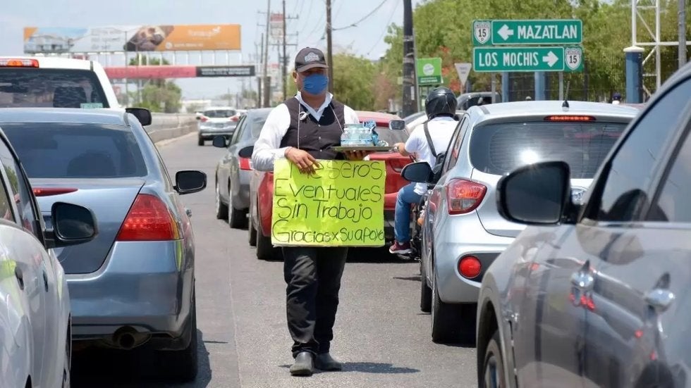 Se agudiza la pobreza laboral con COVID; a 4 de cada 10 no les alcanza para comer